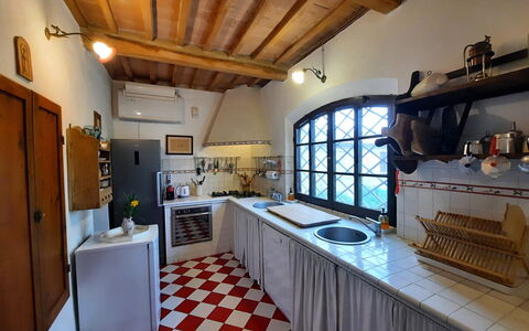 Villa Delle Palme: Marco, Mueble, Gabinetes, Propiedad, Mostrador, Cocina, Diseño De Interiores, Madera, Estante, Sala