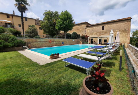 Villa Delle Palme: Planta, Nube, Cielo, Propiedad, Edificio, Maceta, Árbol, Diseño Urbano, Sombra, Ocio