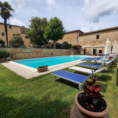 Villa Delle Palme: Planta, Nube, Cielo, Propiedad, Edificio, Maceta, Árbol, Diseño Urbano, Sombra, Ocio