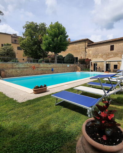 Villa Delle Palme: Planta, Nube, Cielo, Propiedad, Edificio, Maceta, Árbol, Diseño Urbano, Sombra, Ocio