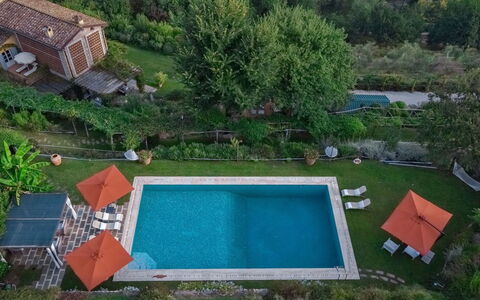 Villa Marlia: Agua, Planta, Propiedad, Edificio, Naturaleza, Piscina, Árbol, El Terreno Del Lote, Hierba, Ocio