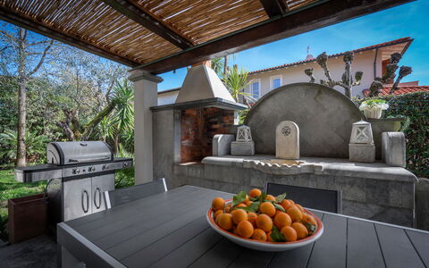 Villa Le Fontanelle In Forte Dei Marmi With Ac: Comida, Propiedad, Planta, Edificio, Mesa, Cielo, Diseño De Interiores, Arquitectura, Sombra, Madera