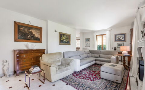 Villa Le Fontanelle In Forte Dei Marmi With Ac: Mueble, Marco, Propiedad, Madera, Diseño De Interiores, Suelo, Cajón, Planta, Sofá, Sala