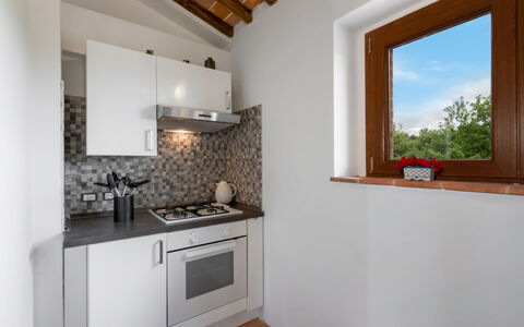 Vineyard’s Cottage With Pool, Ac, Wifi - Siena: Gabinetes, Propiedad, Mostrador, Madera, Ventana, Diseño De Interiores, Encendiendo, Piso, Suelo, Aparato De Cocina