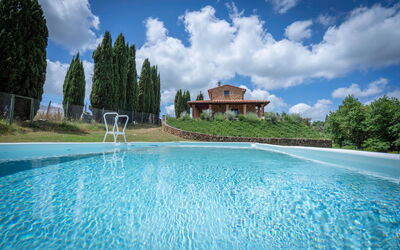 Vineyard’s Cottage With Pool, Ac, Wifi - Siena: Nube, Agua, Cielo, Planta, Propiedad, Árbol, Azur, Edificio, Piscina, Paisaje Natural