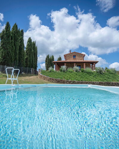 Vineyard’s Cottage With Pool, Ac, Wifi - Siena: Nube, Agua, Cielo, Planta, Propiedad, Árbol, Azur, Edificio, Piscina, Paisaje Natural