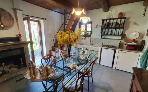 Il Cantuccio: Mueble, Mesa, Marco, Silla, Diseño De Interiores, Madera, Cocina, Suelo, Casa, Gabinetes