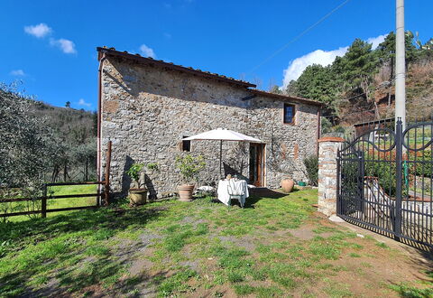 Il Cantuccio: Cielo, Nube, Planta, Propiedad, Edificio, Árbol, El Terreno Del Lote, Área Rural, Cabaña, Hierba