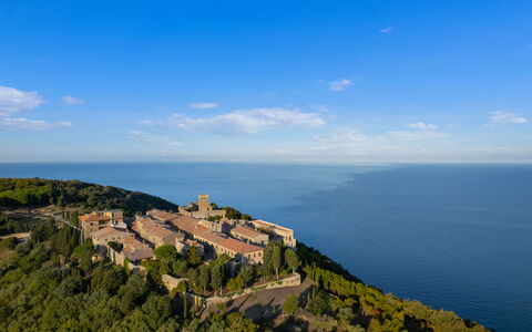Sunset Sea View, Baratti, Populonia, Wifi, Ac: Nube, Cielo, Agua, Montaña, Azur, Planta, Paisaje Natural, Tierras Altas, Costeras Y Los Accidentes Geográficos Oceánico, Terreno