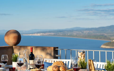 Sunset Sea View, Baratti, Populonia, Wifi, Ac: Cielo, Agua, Nube, Comida, Vajilla, Mesa, Mueble, Propiedad, Edificio, Azur