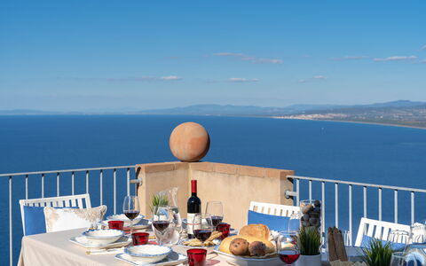 Sunset Sea View, Baratti, Populonia, Wifi, Ac: Agua, Cielo, Mesa, Vajilla, Comida, Propiedad, Mueble, Azul, Nube, Silla