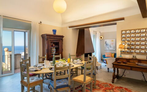 Sunset Sea View, Baratti, Populonia, Wifi, Ac: Mesa, Mueble, Propiedad, Silla, Edificio, Madera, Encendiendo, Diseño De Interiores, Marco, Piso