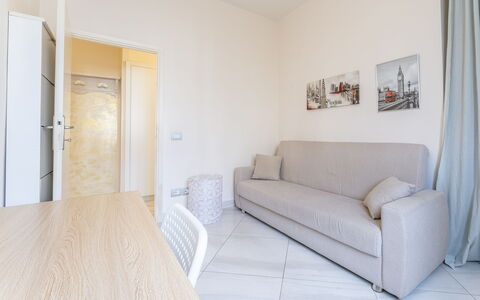 Leandro's House Near Thermal Baths: Comodidad, Sofá, Madera, Marco, Piso, Suelo, Sala, Madera Dura