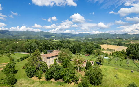 Casa Mirandola: Nube, Cielo, Planta, Propiedad, Verde, Montaña, Árbol, Paisaje Natural, Vegetación, El Terreno Del Lote