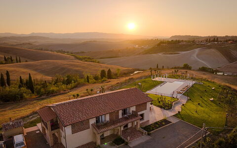 Villa Campana: El Terreno Del Lote, Inmuebles, Cabaña, Casa De Campo, Villa, Mansión, Balcón, Granja