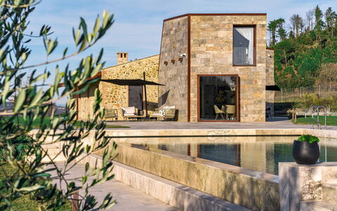 Villa Velari In Volterra With Private Pool, Ac: Cielo, Planta, Propiedad, Agua, Nube, Edificio, Árbol, Paisaje, Barrio Residencial, Fachada