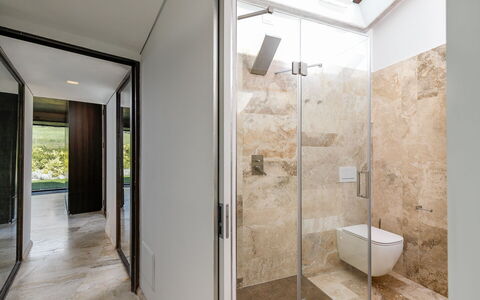 Villa Velari In Volterra With Private Pool, Ac: Edificio, Baño, Diseño De Interiores, Casa, Arreglo De Tubería, Suelo, Piso, Material Compuesto, Bienes Raíces