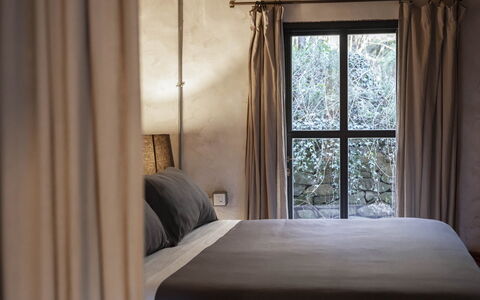 Mulino Morandi: Mueble, Edificio, Comodidad, Ventana, Madera, Sombra, Textil, Diseño De Interiores, Cortina