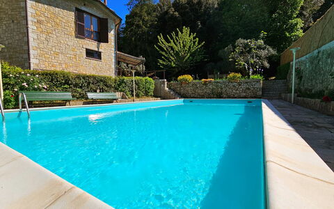 La Piccola Rocca: Agua, Planta, Propiedad, Piscina, Ventana, Azur, Edificio, Sombra, Encendiendo, Árbol