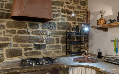 La Piccina: Marrón, Propiedad, Madera, Encendiendo, Diseño De Interiores, Marco, Arquitectura, Suelo, Piso, Ladrillo