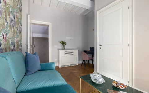 Torretta Penthouse Luxury Apartment In Florence By: Diseño De Interiores, Mueble, Piso, Pared, Suelo, Madera, Habitación, Textil, Casa, Sala