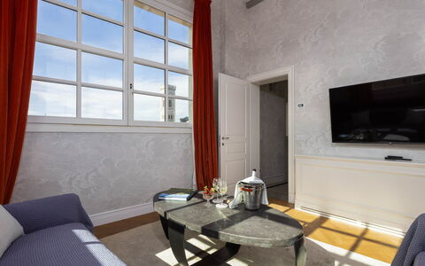 Torretta Penthouse Luxury Apartment In Florence By: Diseño De Interiores, Techo, Piso, Suelo, Departamento, Habitación, Lámpara, Moldura, Sala, Lámpara