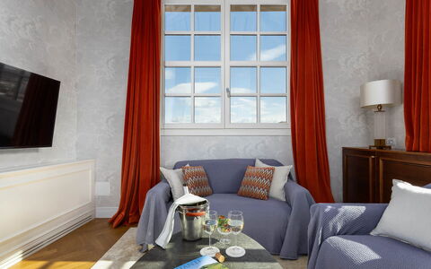 Torretta Penthouse Luxury Apartment In Florence By: Diseño De Interiores, Mueble, Piso, Suelo, Textil, Habitación, Casa, Sala, Departamento, Techo