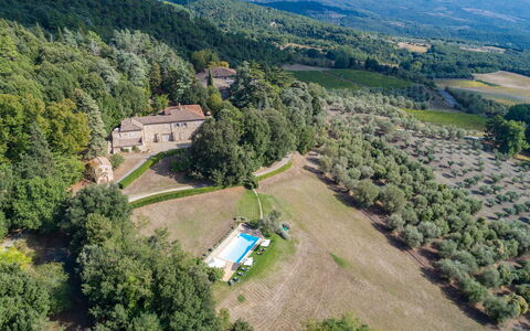 Villa D'elsa: Planta, Edificio, Paisaje Natural, Árbol, El Terreno Del Lote, Paisaje, Pradera, Llanura, Área Rural, Pendiente