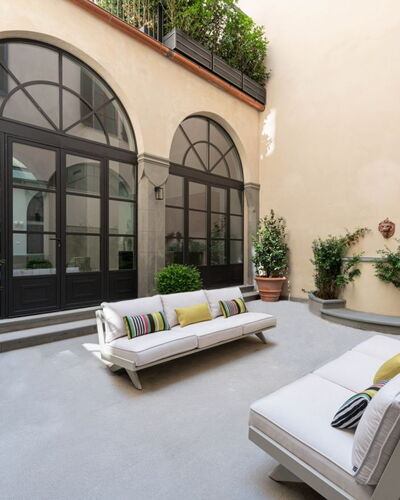 Duomo Penthouse: Planta, Propiedad, Edificio, Diseño De Interiores, Encendiendo, Arquitectura, Maceta, Comodidad, Planta De Casa, Barrio Residencial