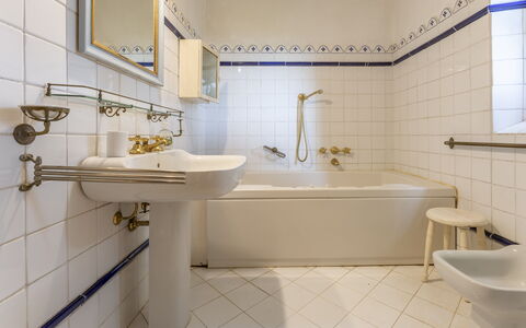 Villa Montegattoli, Pool, Landscape, Wifi, Ac: Grifo, Arreglo De Tubería, Espejo, Lavabo, Bañera, Lavabo Del Baño, Baño, Púrpura, Arquitectura