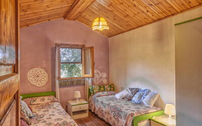 Leccino 4: Propiedad, Mueble, Edificio, Marco, Comodidad, Sofá, Ventana, Mesa, Madera, Sala