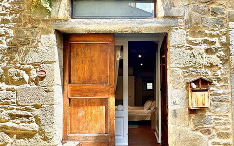 Vicolo Della Scala Rooms: Propiedad, Puerta, Edificio, Madera, Arquitectura, Ladrillo, Inicio De La Puerta, Fachada, Enladrillado