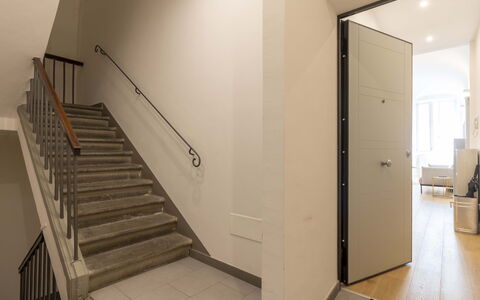 Atelier la Scala: Edificio, Madera, Casa, Piso, Escalera, Salón, Bienes Raíces, Puerta, Madera Dura