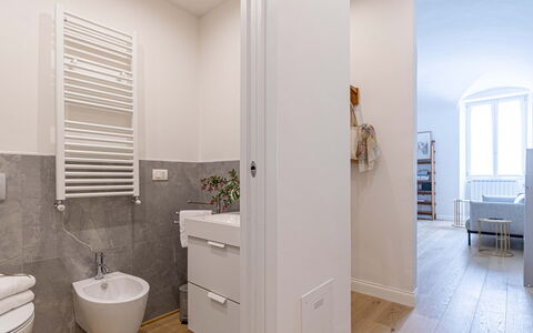 Atelier la Scala: Mueble De Baño, Lavabo, Arreglo De Tubería, Ventana, Lavabo Del Baño, Madera, Baño, Diseño De Interiores, Grifo