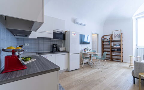 Atelier la Scala: Gabinetes, Mueble, Mostrador, Cocina, Estufa De Cocina, Lavabo, Electrodoméstico, Aparato De Cocina, Edificio, Grifo