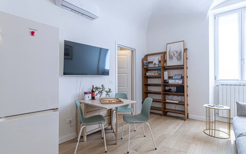 Atelier la Scala: Mueble, Propiedad, Mesa, Silla, Madera, Diseño De Interiores, Edificio, Sala, Suelo, Estante