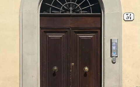 Atelier la Scala: Propiedad, Puerta, Madera, Arquitectura, Edificio, Inicio De La Puerta, Ventana, Casa