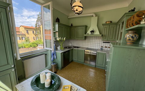 Piazza S. Romano: Gabinetes, Mueble, Mostrador, Encendiendo, Lavabo, Ventana, Diseño De Interiores, Mesa, Arquitectura, Cocina