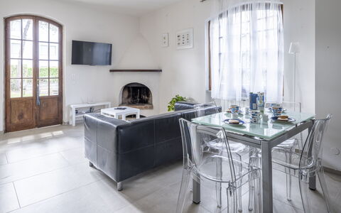 Dimora Del Capitano: Ventana, Planta De Casa, Mesa, Diseño De Interiores, Cocina, Suelo, Piso, Bienes Raíces, Gabinetes