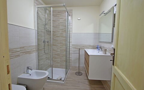 Casa Montebello: Grifo, Lavabo, Arreglo De Tubería, Propiedad, Baño, Lavabo Del Baño, Púrpura, Suelo