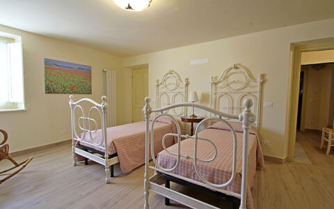 Casa Montebello: Mueble, Madera, Ventana, Edificio, Diseño De Interiores, Comodidad, Encendiendo, Suelo, Casa, Manchas De Madera