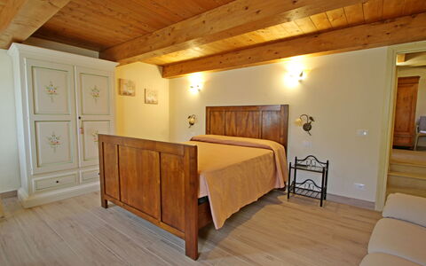 Casa Montebello: Mueble, Madera, Edificio, Comodidad, Diseño De Interiores, Suelo, Piso, Manchas De Madera, Pared, Puerta