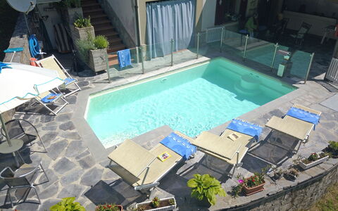 Villa La Rocca: Agua, Planta, Propiedad, Piscina, Sombra, Edificio, Ocio, Mueble Para Exteriores, Diseño Urbano, Condominio