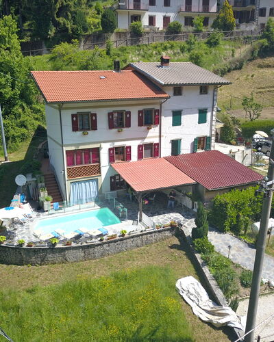 Villa La Rocca: Edificio, Ventana, Casa, Diseño Urbano, Árbol, Ocio, Paisaje, Bienes Raíces, Área Rural, Cabaña