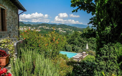 Villa Gelsomino: Flor, Planta, Cielo, Nube, Ventana, Edificio, Verde, Paisaje Natural, Árbol, El Terreno Del Lote