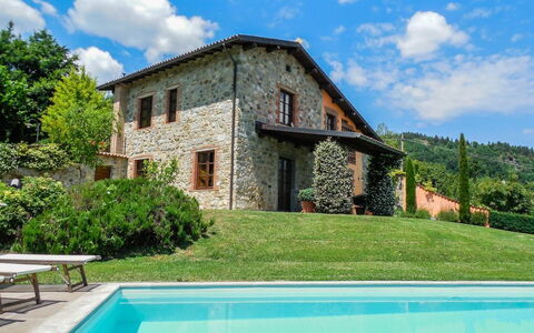 Villa Gelsomino: Nube, Cielo, Agua, Planta, Edificio, Propiedad, Verde, Azul, Azur, Árbol