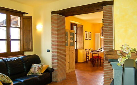 Villa Gelsomino: Mueble, Propiedad, Ventana, Madera, Diseño De Interiores, Arquitectura, Sofá, Puerta, Piso, Suelo