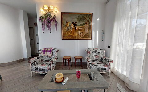 Appartamento Mare Azzurro: Mesa, Mueble, Propiedad, Silla, Madera, Edificio, Diseño De Interiores, Arquitectura, Marco, Suelo