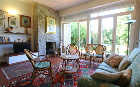 Casa La Pineta: Mueble, Propiedad, Marco, Sofá, Silla, Diseño De Interiores, Madera, Arquitectura, Suelo, Piso