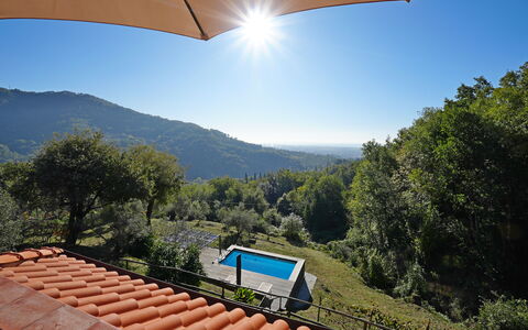 Villa Di Confine: Cielo, Planta, Ligero, Edificio, Montaña, Árbol, Madera, Biome, Sombra, Paisaje Natural